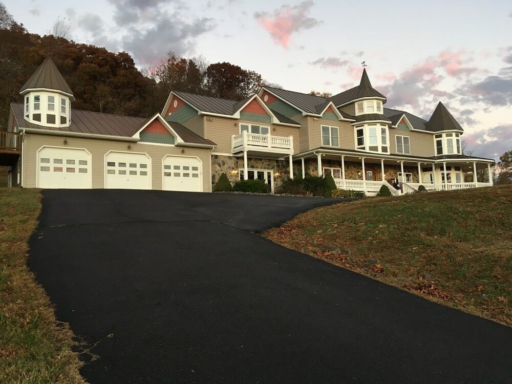 Skyline Vineyard Inn - photo 52