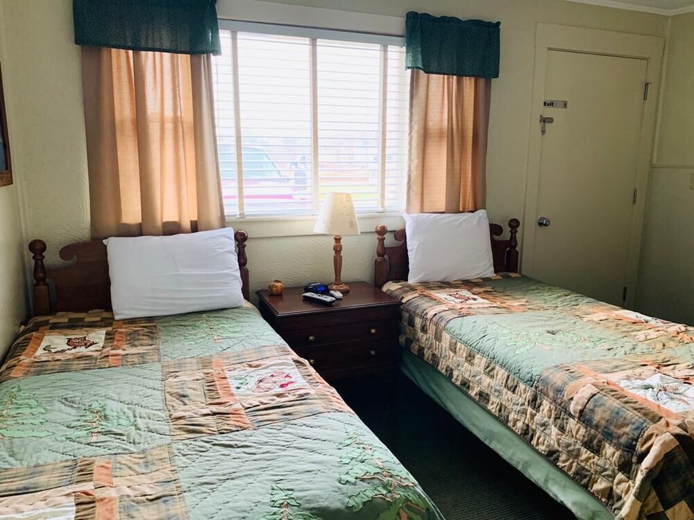 Carroll Motel & Cottages - photo 48