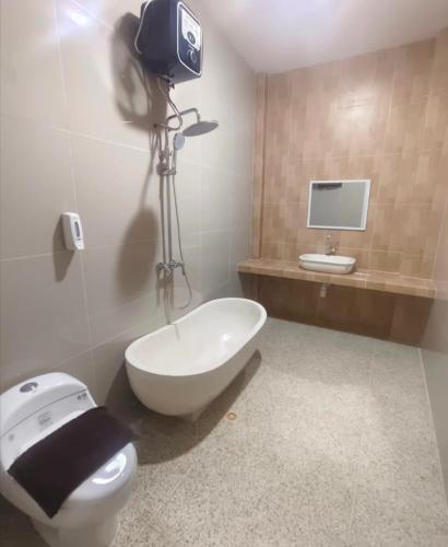D’Rey Hotel — Unknown City — photo 2
