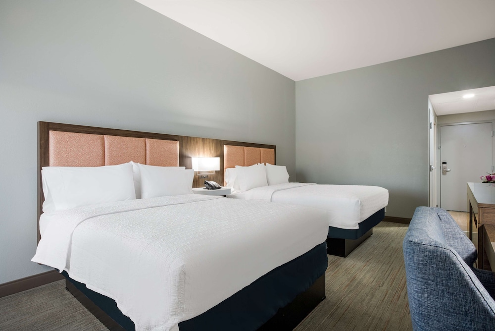 Hampton Inn Linden - photo 11