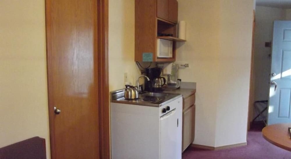 Hillcrest Inn - photo 42