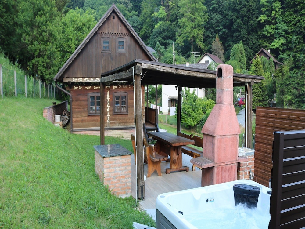 Tradicionalna Zagorska Drvena Kuća Stara Murva — hotel in Tuhelj