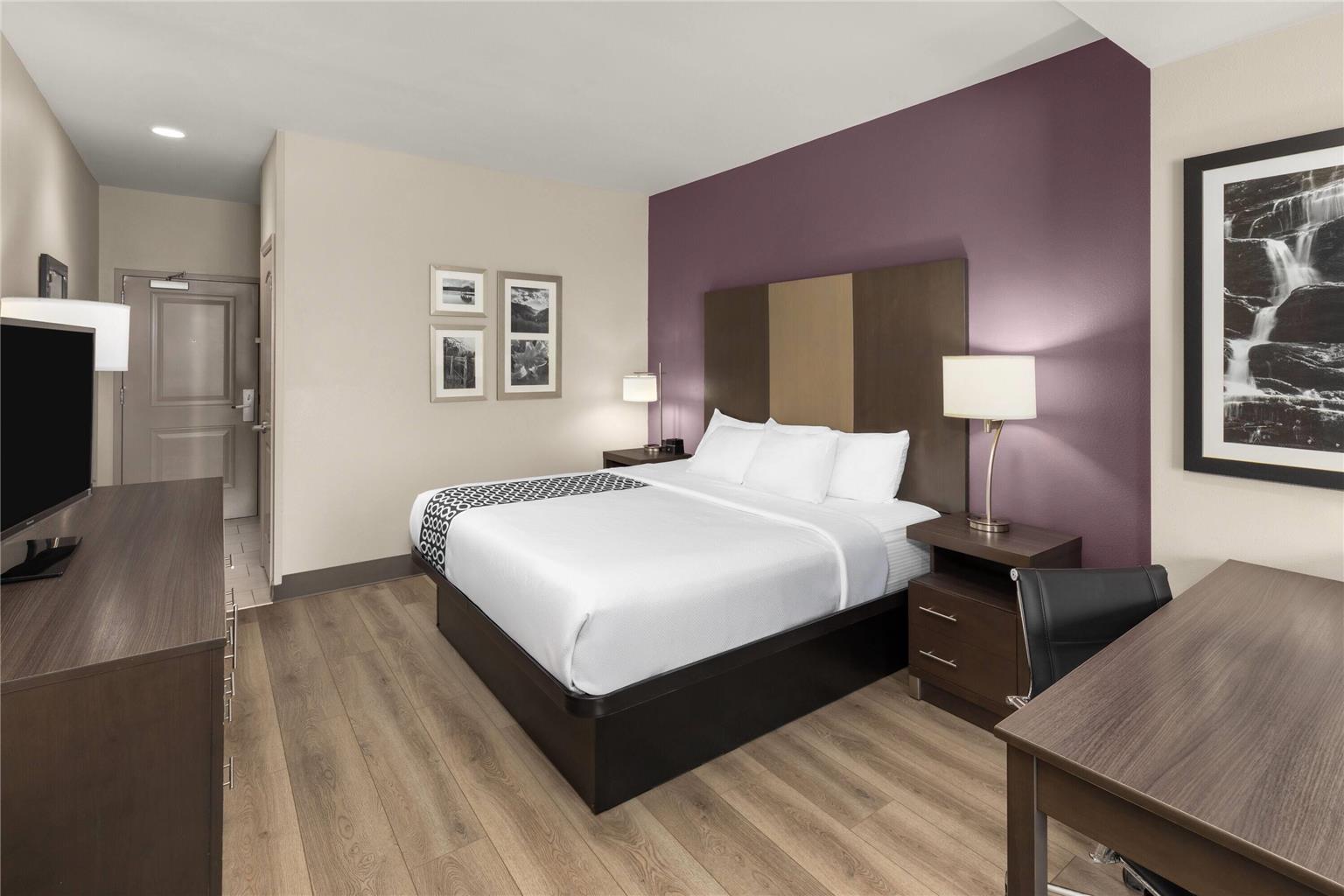 La Quinta Inn & Suites by Wyndham Chattanooga Lookout Mtn - photo 52