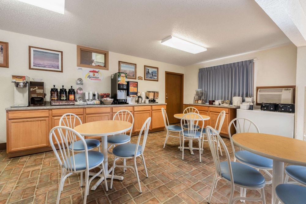 Super 8 by Wyndham Hill City Mt Rushmore Area - photo 15