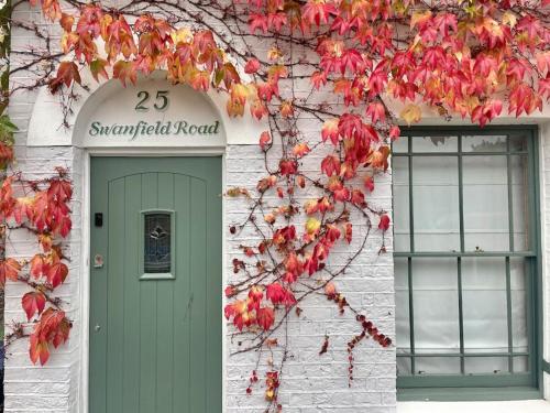Chic Seaside Cottage with Sunny Garden and BBQ Close to Beach and High Street — 4-Star Luxury Hotel in Whitstable, United Kingdom