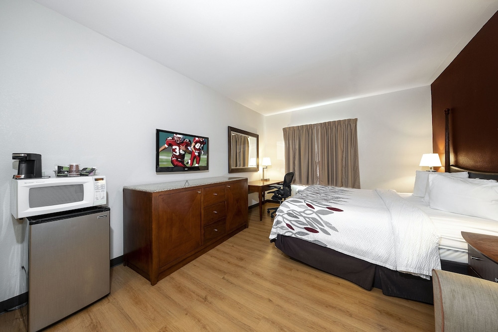 Red Roof Inn & Suites Biloxi Ocean Springs - photo 16