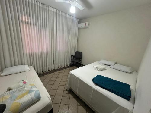Ar split internet cozinha e banheiro privativo - last minute hotel in Goiania