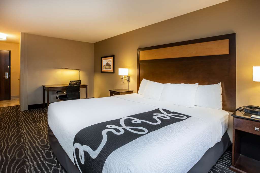 La Quinta Inn & Suites by Wyndham Eugene - photo 19