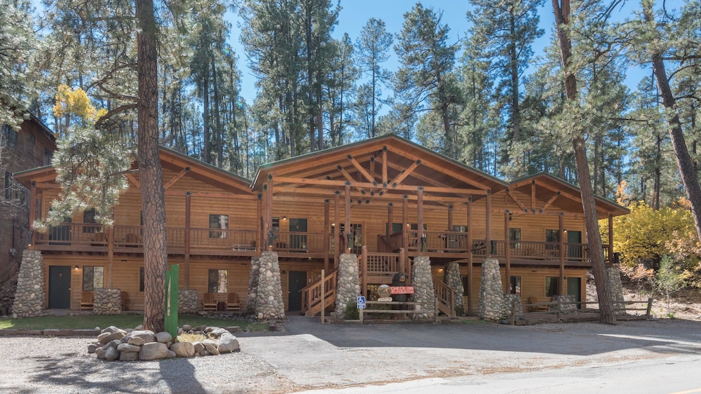 Upper Canyon Inn & Cabins - featured photo