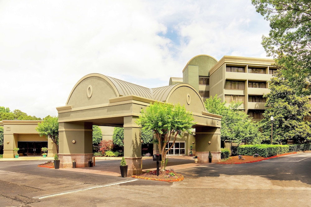 DoubleTree by Hilton Atlanta Windy Hill Ballpark in Atlanta, United States