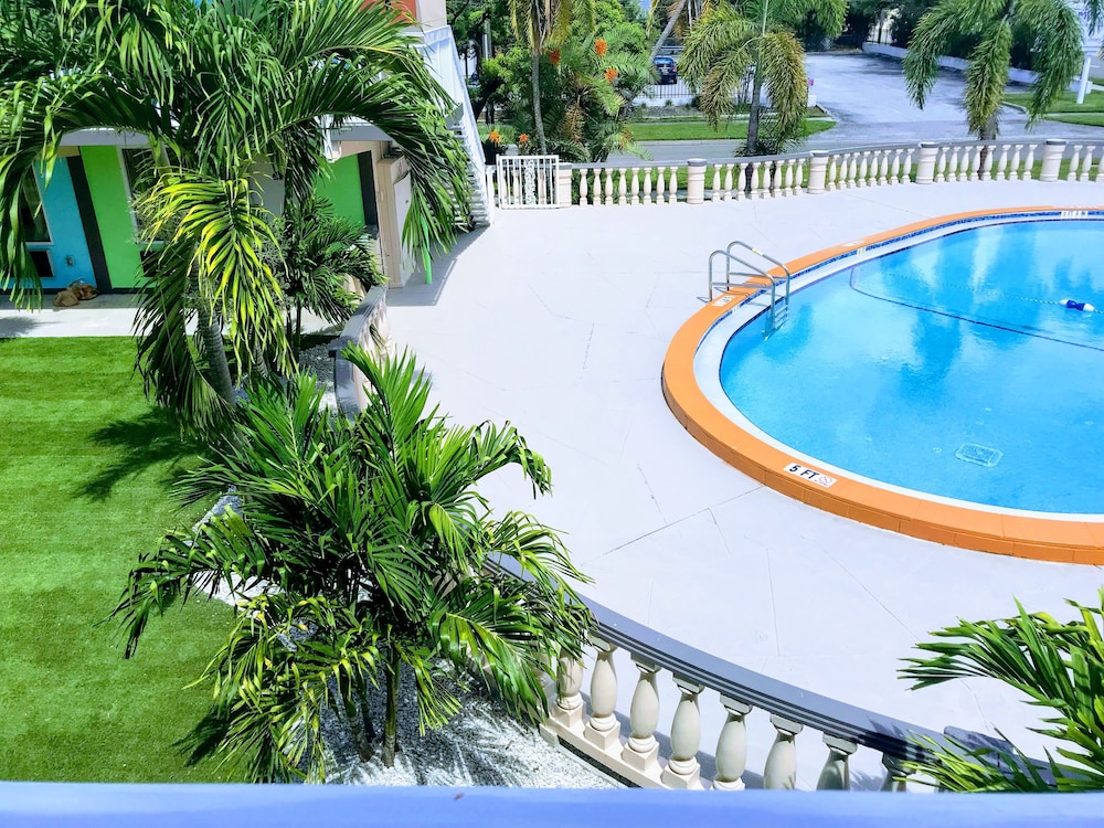 Tropical Inn & Suites - photo 43