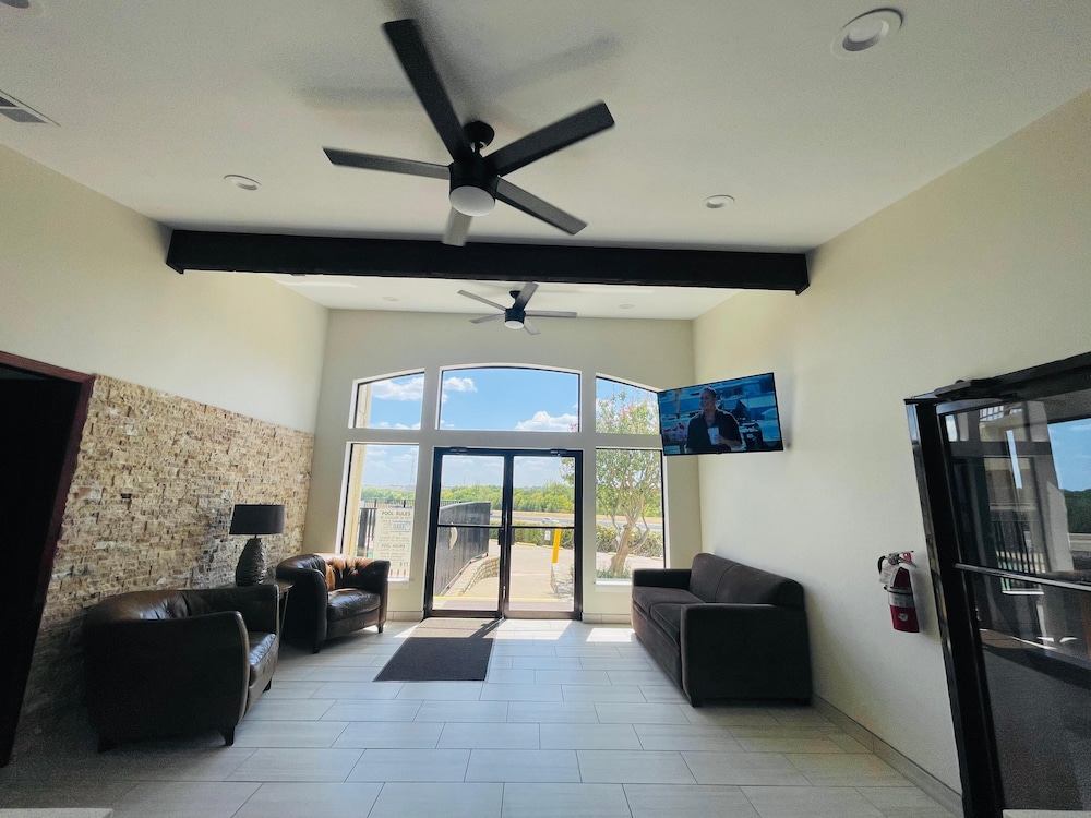 Spanish Trails Inn - photo 2