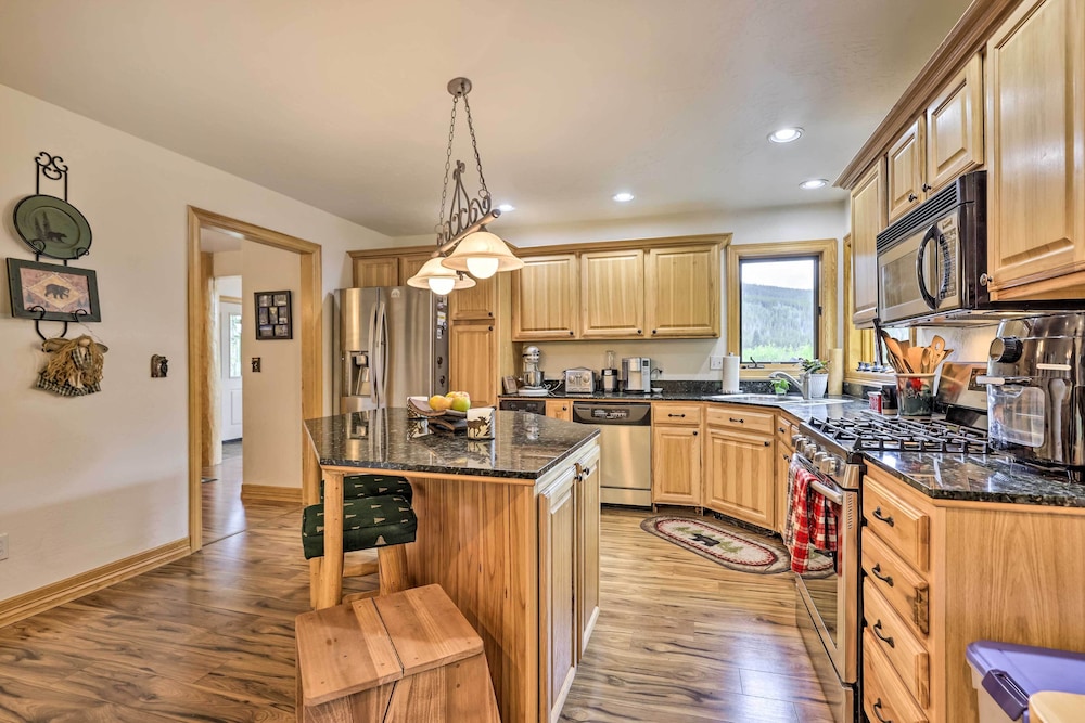 Alpine Escape with Mtn Views in Blue River — hotel in Dillon