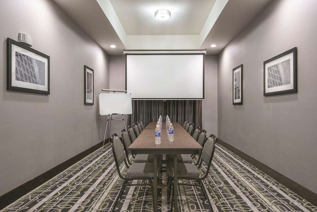 La Quinta Inn & Suites by Wyndham Fort Worth West I 30 - photo 16