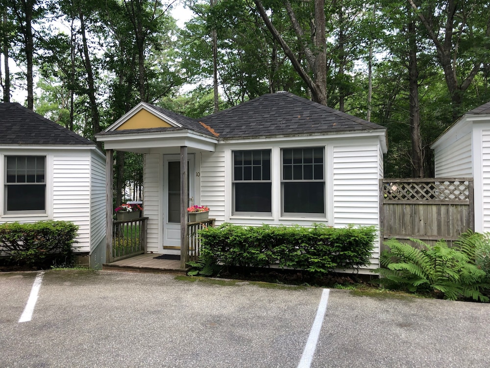 Hanscom's Motel and Cottages - photo 44