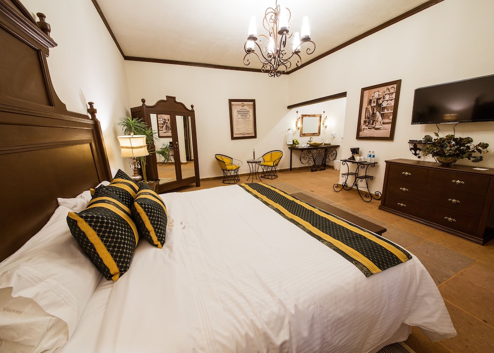 La Casona Minera - carbon neutral hotel in Pozos