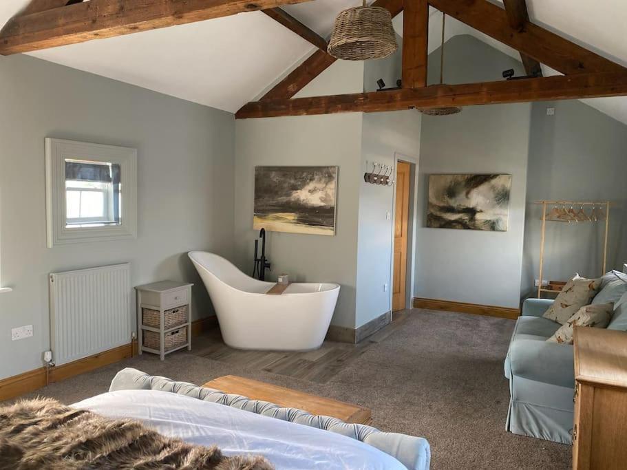 The Annex: 2 bedroom cottage countryside peaceful getaway with garden