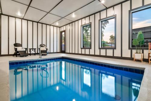Smokies Sunrise Splash - last minute hotel in Sevierville