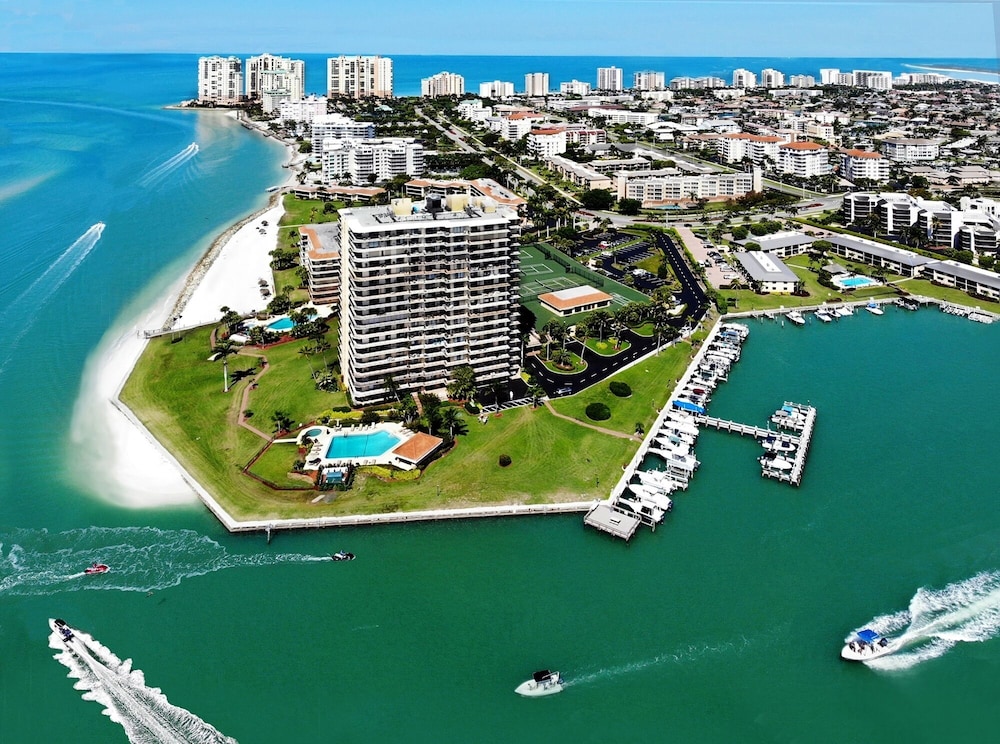 Gulf view Condo With Resort style Amenities 2 Bedroom Condo - photo 40