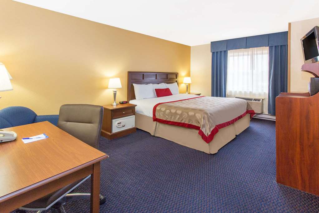 Baymont by Wyndham Waukesha - photo 7