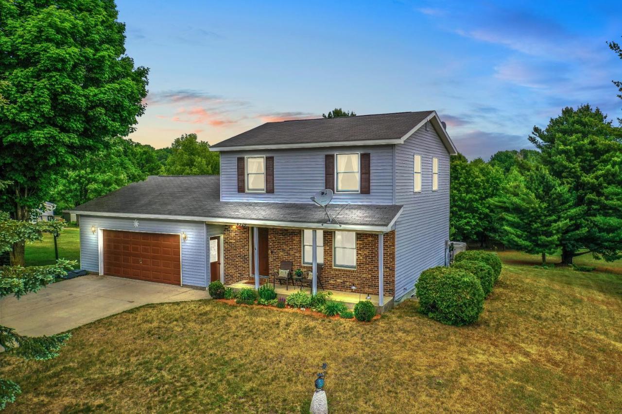 Long Lake Retreat Hot Tub Pool Table Firepit in Traverse City, United States