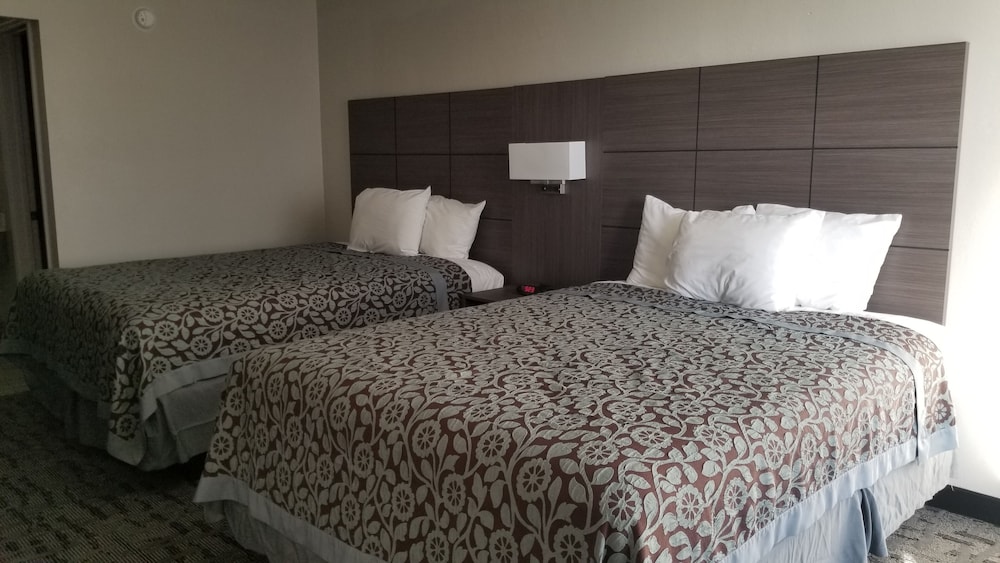 Days Inn & Suites by Wyndham Charleston Airport West - photo 10