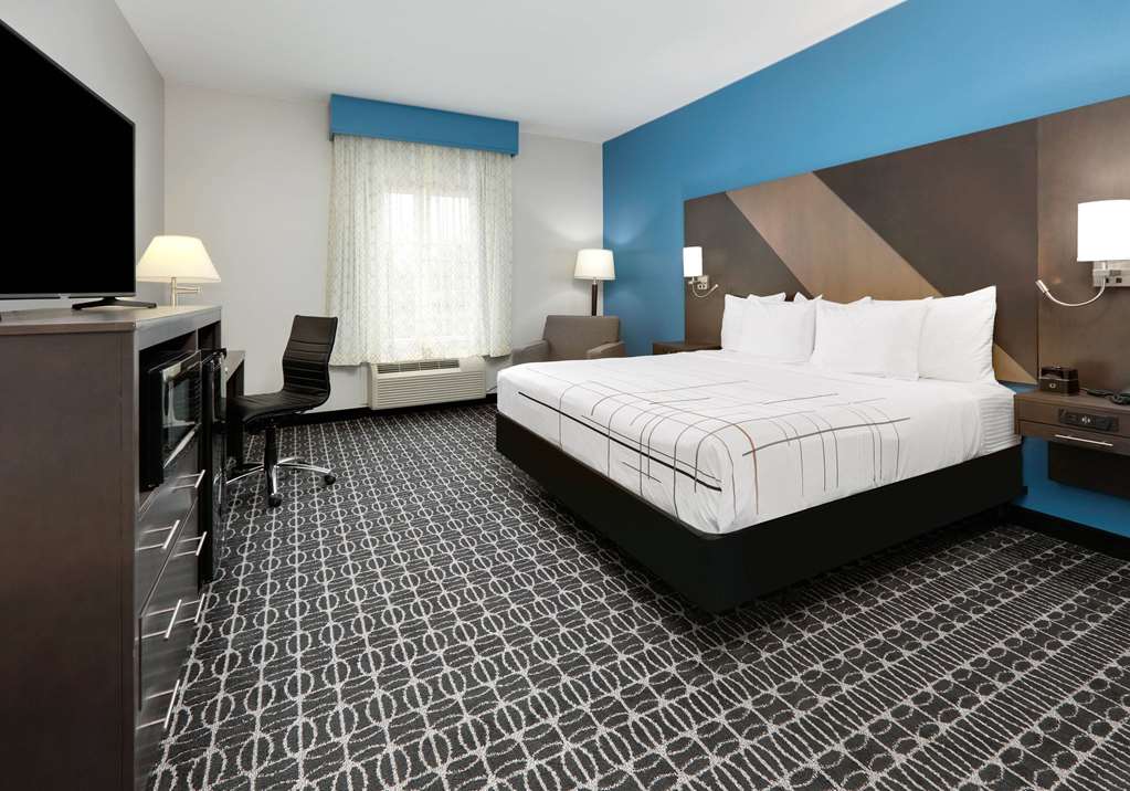 La Quinta Inn & Suites by Wyndham Sulphur Springs - photo 16
