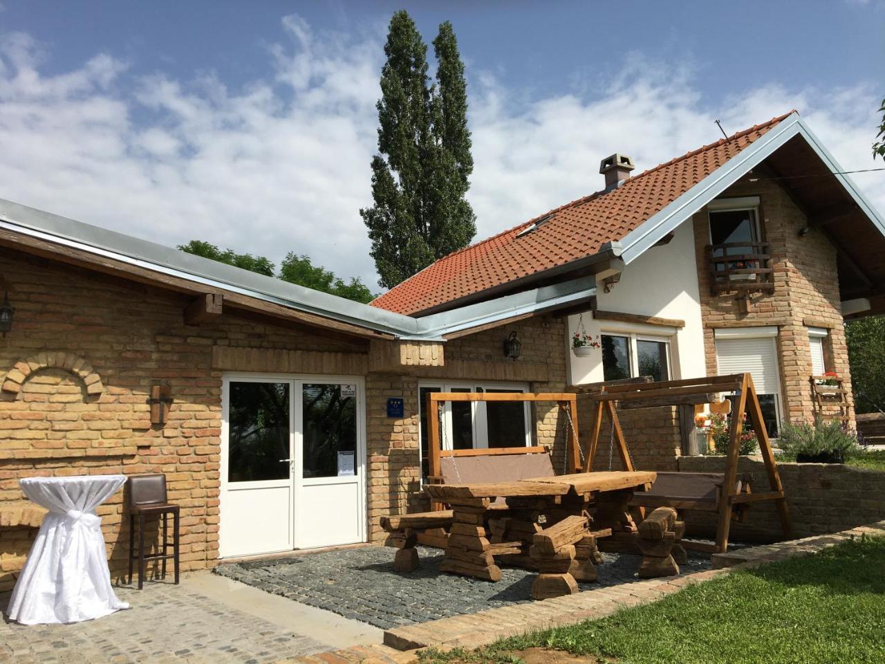 Lev - carbon neutral hotel in Ivnya