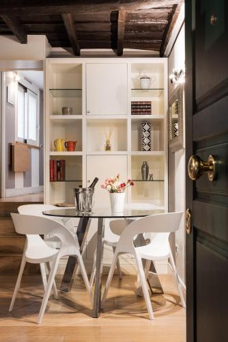 Colosseum cozy apartment — 4-Star Luxury Hotel in Rome, Italy