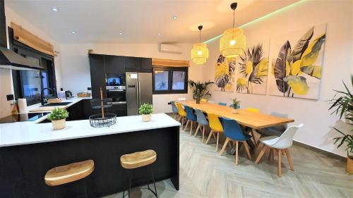 Villa Oasis lujo con Piscina Barbacoa Chimenea — 4-Star Luxury Hotel in Arcos De La Frontera, Spain