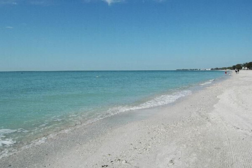 Sunset Terrace 108 in Bradenton Beach, United States