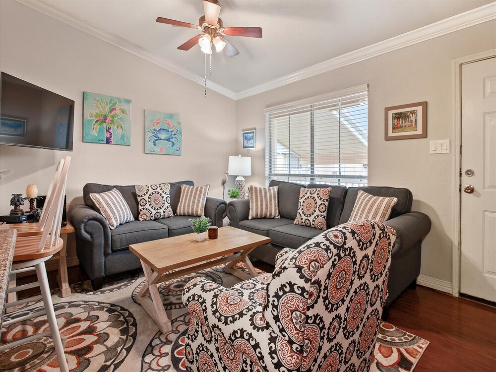Palms at Cove View 1602 Jamey's Beach Condo — 4-Star Luxury Hotel in Galveston, United States