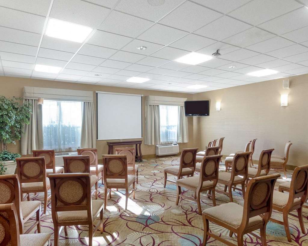 Comfort Inn & Suites Fayetteville University Area - photo 29