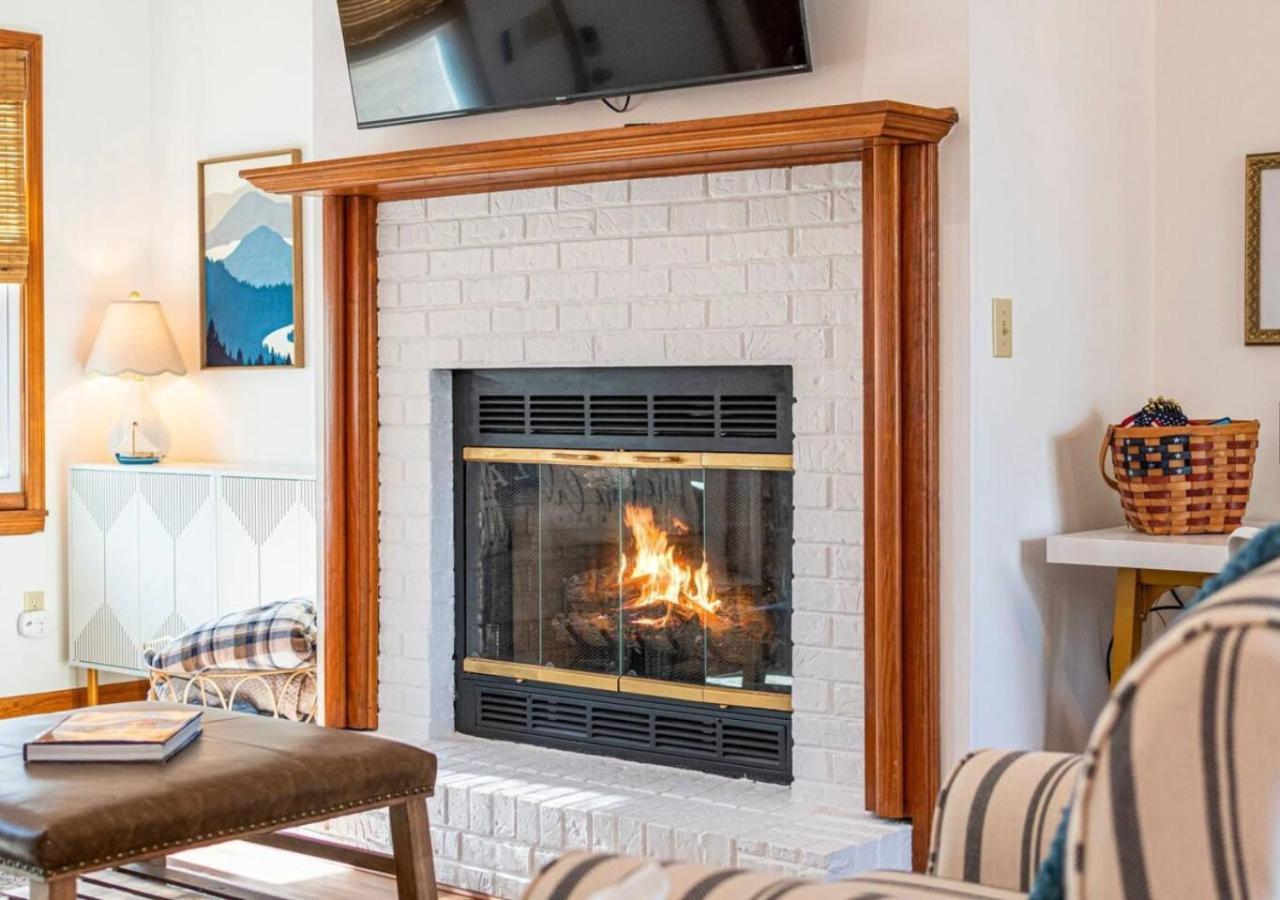 Lucky Dozen Lakehouse in Winchester, United States