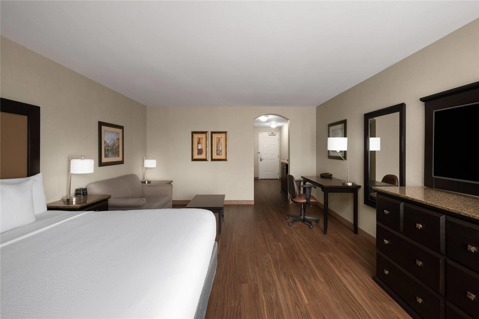 La Quinta Inn & Suites by Wyndham Paso Robles - photo 11