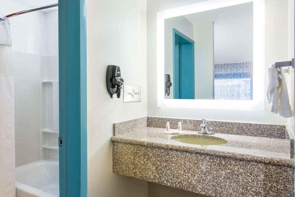Howard Johnson by Wyndham Ocala FL I 75 - photo 15