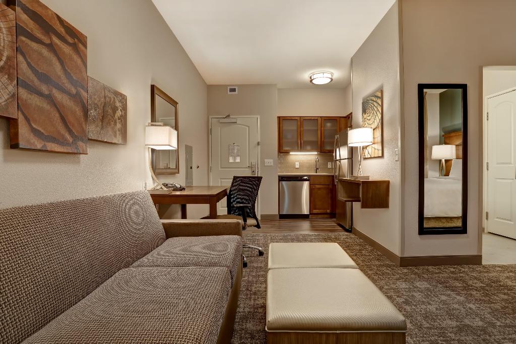 Clarion Hotel Overland Park - photo 11