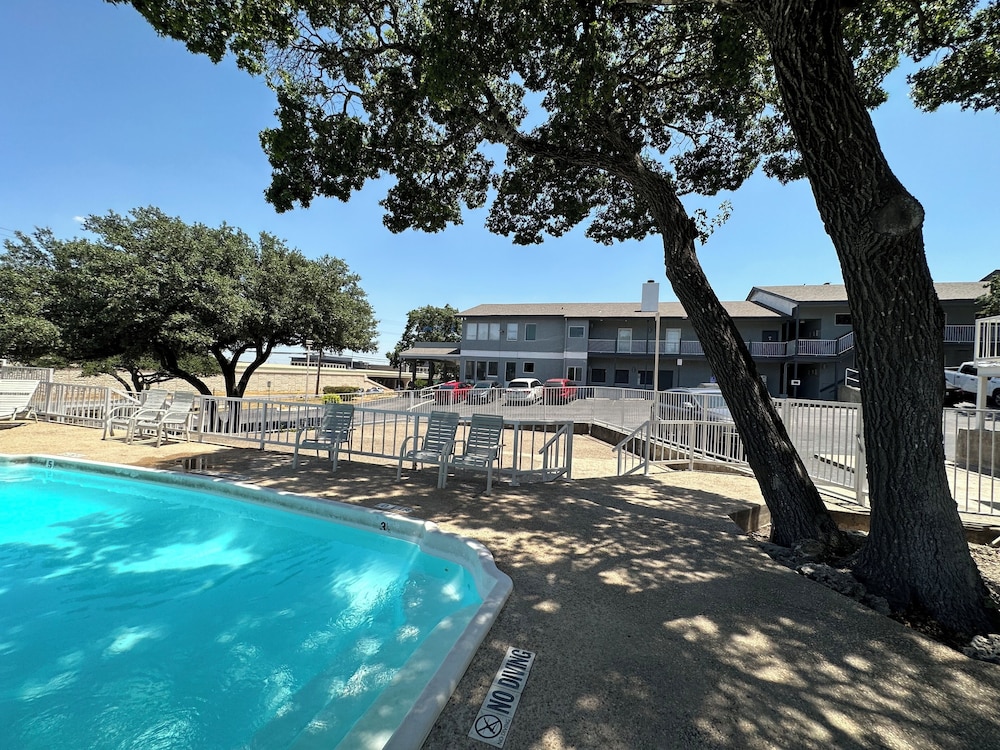 HillView Inn - photo 29