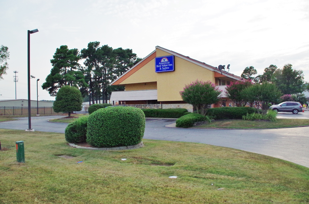 Americas Best Value Inn & Suites Little Rock at Scott Hamilton Dr - photo 3