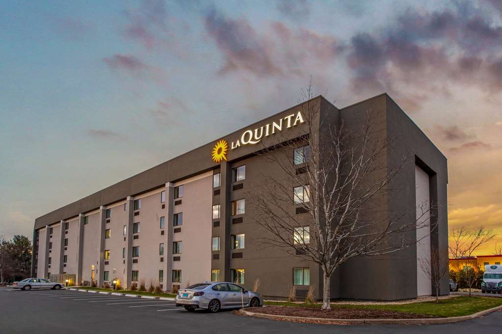 La Quinta Inn & Suites by Wyndham Hartford Bradley Airport - photo 4