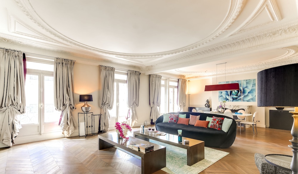 Sweet Inn Apartments Champs Elysées — 4-Star Luxury Hotel in Paris, France