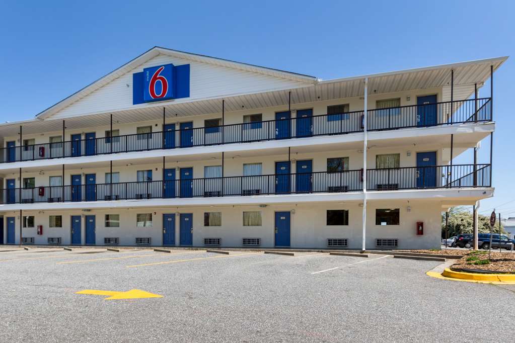Motel 6 Greenville SC - featured photo