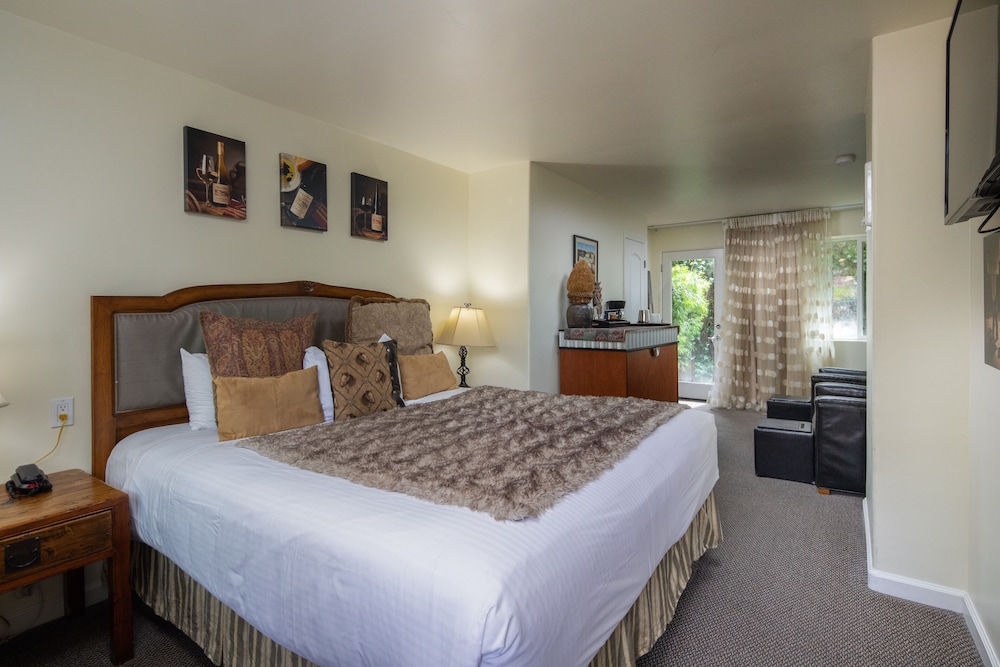 Vendange Carmel Inn & Suites - photo 20