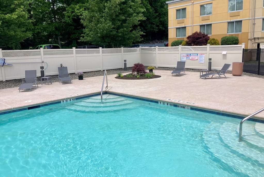 La Quinta Inn & Suites by Wyndham Danbury - photo 14