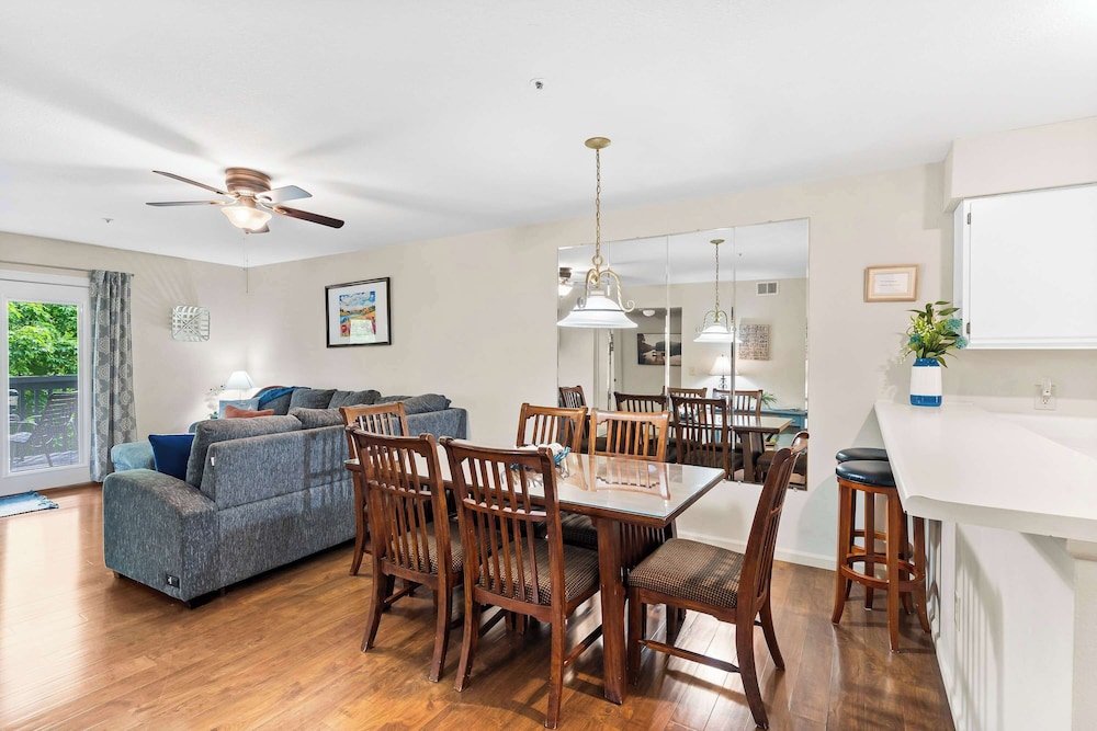 Ron’s Retreat Stay for 6 With Resort Amenities in Branson, United States