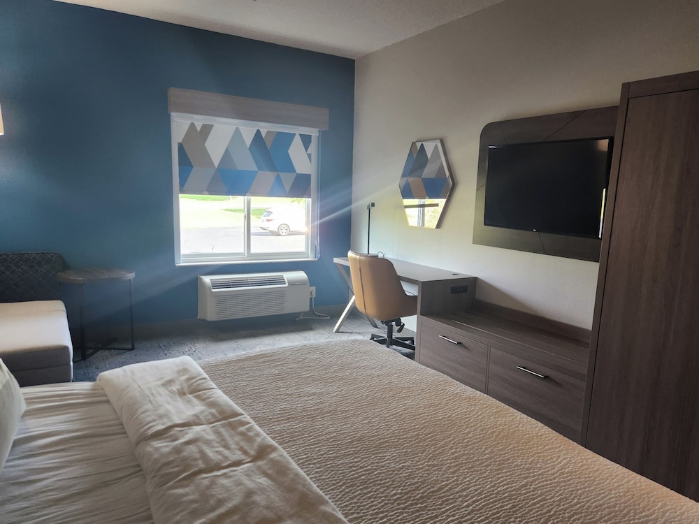 Holiday Inn Express & Suites Alliance by IHG - photo 11