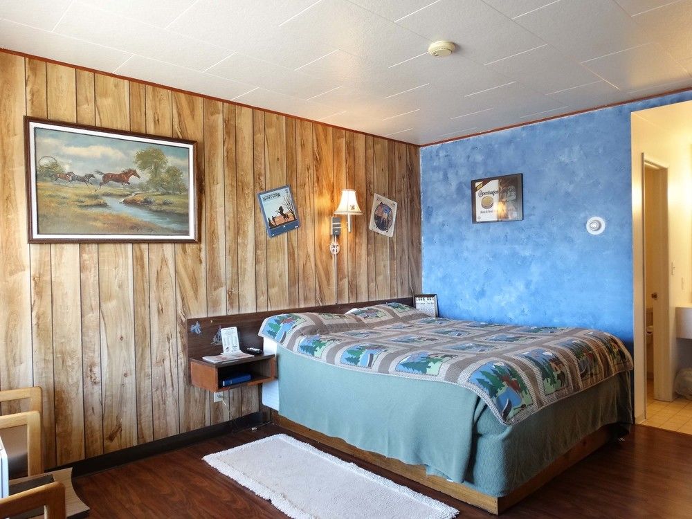 Blue and White Motel - photo 6