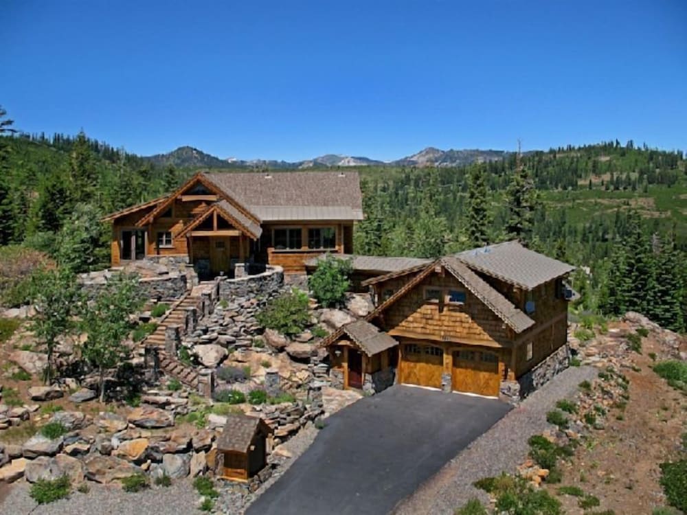 Glacier Luxury Lodge — 4-Star Luxury Hotel in Truckee, United States