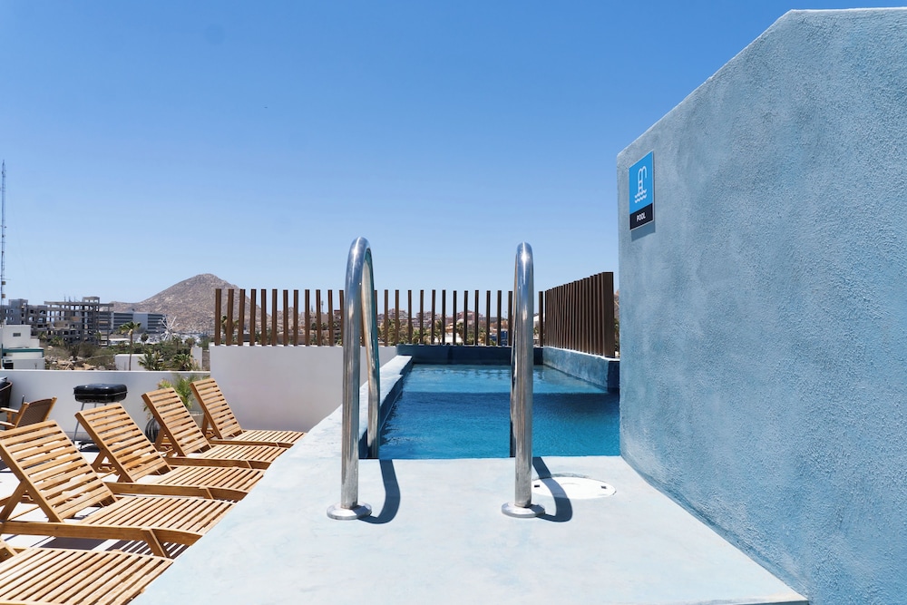 Rooftop pool