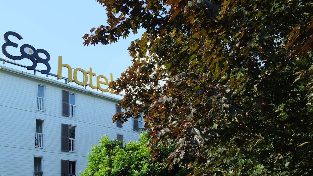 Egg Hotel Sevran in Sevran, France